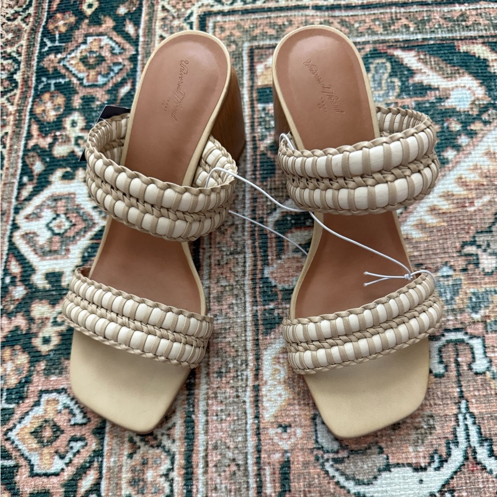 Universal Thread Heels NWT